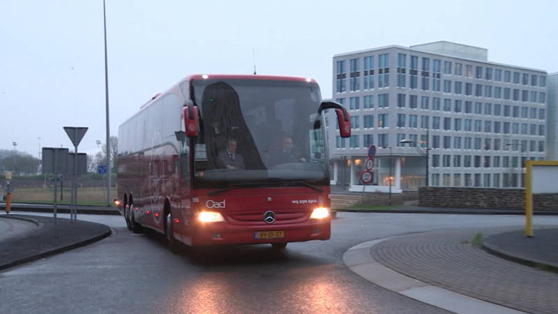 Avtobusu mühasirəyə alıb, baş direktoru istefaya çağırdılar - VİDEO